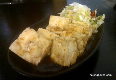 Taiwanese restaurant Xiao Ming Tong Xue in Topwin Sanlitun Beijing sausage omelets stinky tofu more (4)