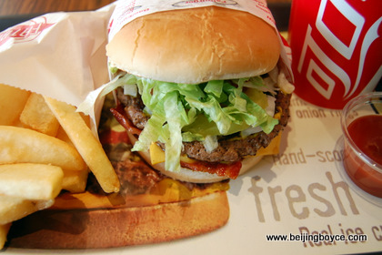 beijing-boyce-bar-blog-fat-burger-restaurant-liangmaqiao-near-US-embassy1