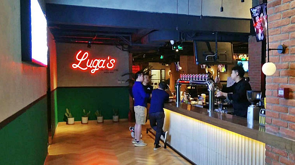 luga’s brew pub ghost street beijing 6